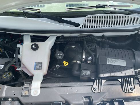 Used 2013 GMC Savana 2500 Extended RWD image 21