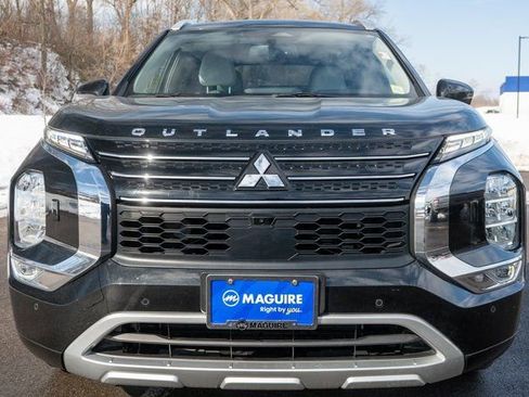 Used 2023 Mitsubishi Outlander 4WD Plug-In Hybrid image 3