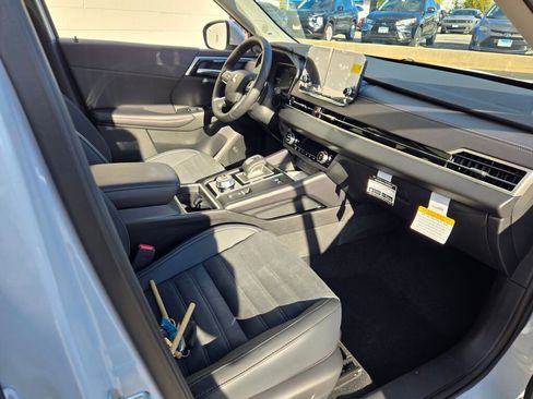 New 2025 Mitsubishi Outlander SE image 4