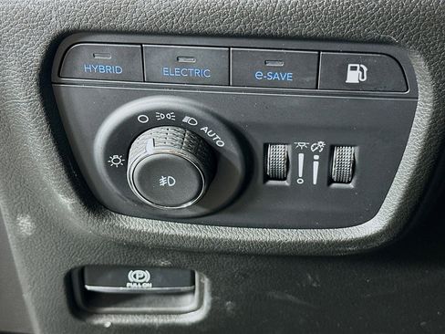 Used 2022 Jeep Grand Cherokee Limited 4xe w/ Luxury Tech Group II AWD/4WD image 17