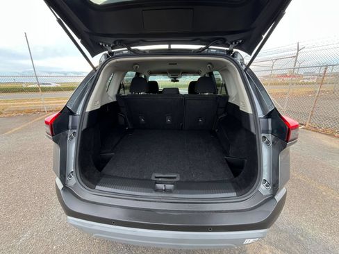 Used 2023 Nissan Rogue S FWD image 30