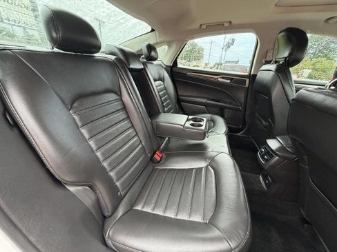 Used 2014 Ford Fusion SE w/ Equipment Group 202A FWD image 17