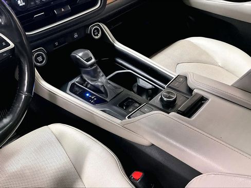 Used 2024 Toyota Grand Highlander Platinum image 16