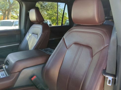 Used 2024 Ford Expedition Limited image 10