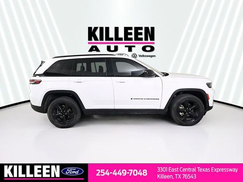 Used 2023 Jeep Grand Cherokee Limited w/ Black Appearance Package image 9