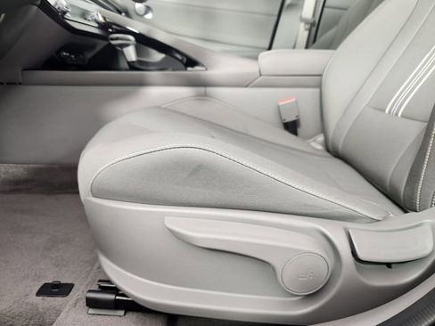 Certified 2025 Hyundai Elantra SEL FWD image 12