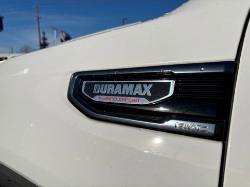 Used 2022 GMC Sierra 1500 AT4 w/ AT4 Premium Package image 9