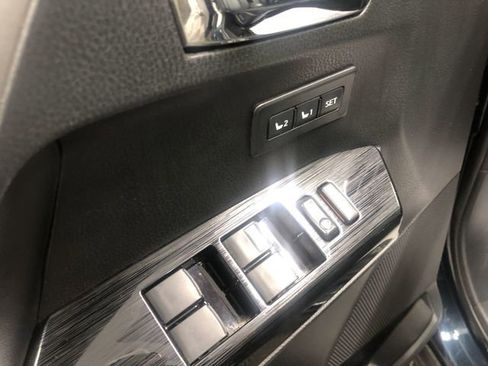 Used 2018 Toyota RAV4 Limited image 13