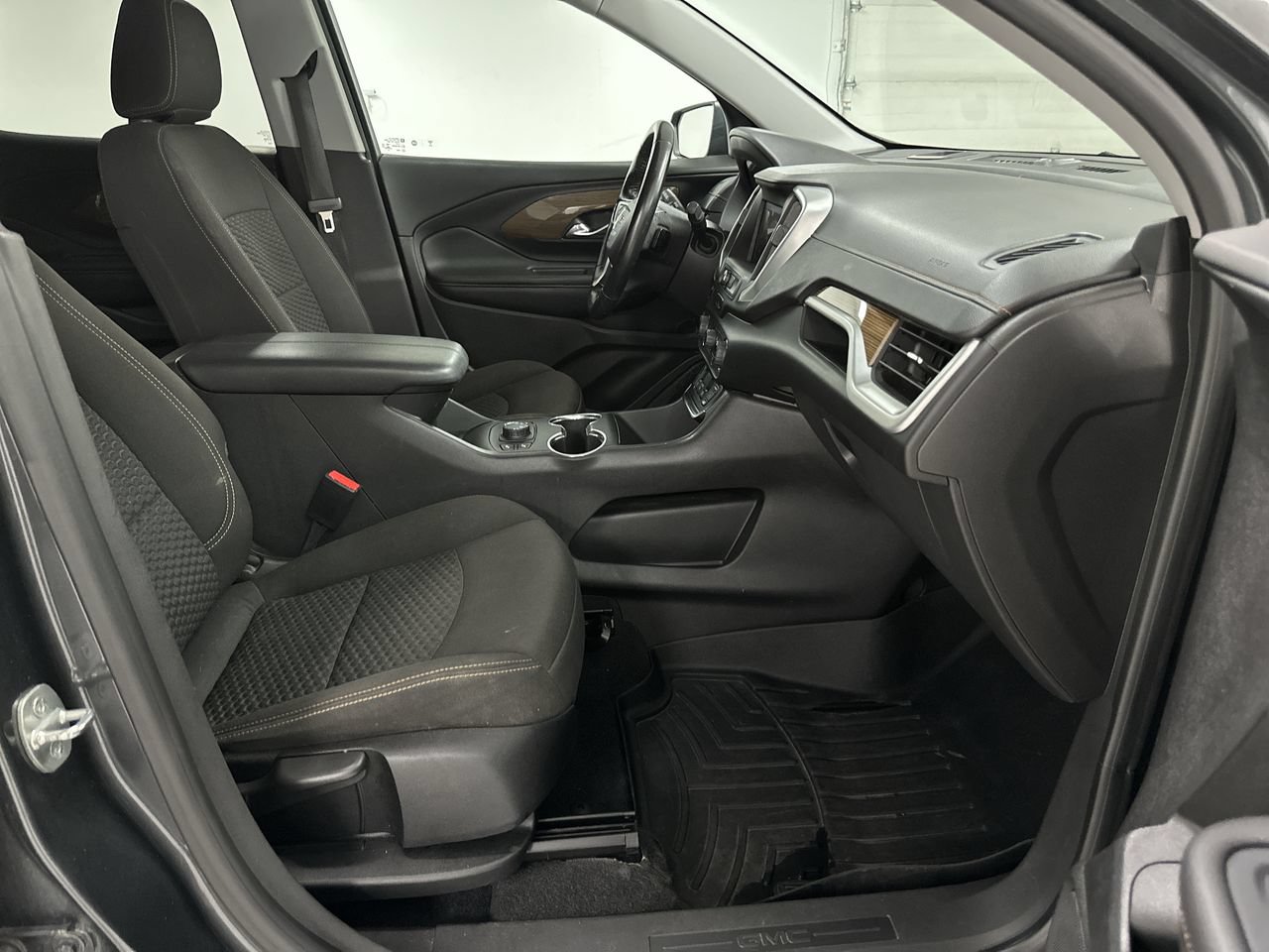 Used 2020 GMC Terrain SLE w/ Driver Convenience Package AWD/4WD image 18