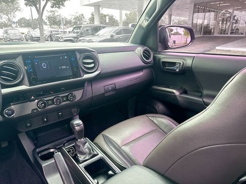 Used 2017 Toyota Tacoma TRD Off-Road image 22