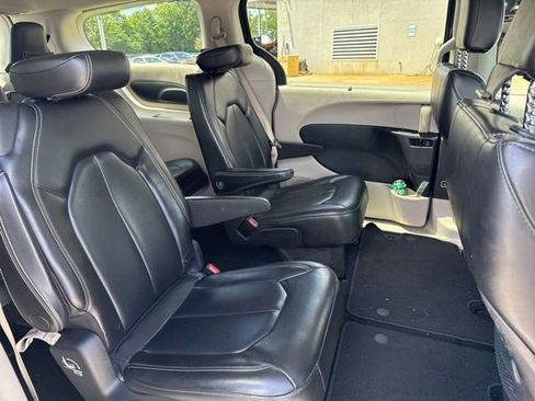 Used 2021 Chrysler Voyager Lxi FWD image 16