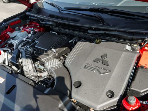 New 2025 Mitsubishi Outlander SE image 7