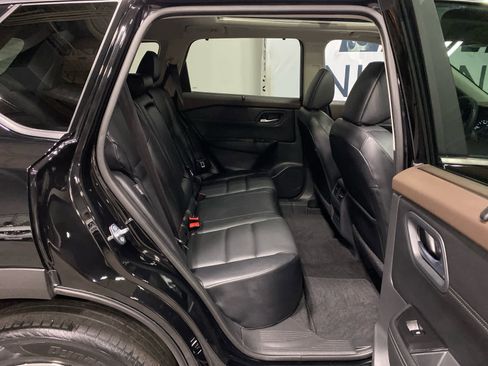 Used 2023 Nissan Rogue SV w/ SV Premium B Package image 27