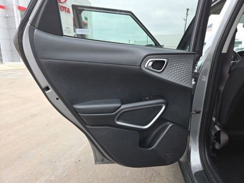 Used 2022 Kia Soul LX w/ Technology Package image 13