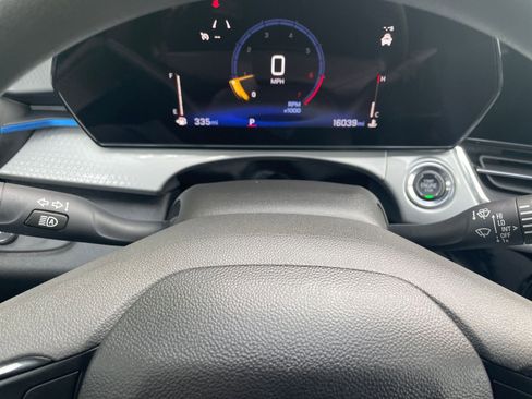 Used 2025 Chevrolet Trax LT image 38