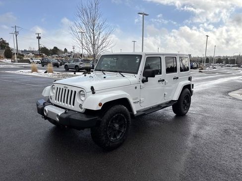 Used 2015 Jeep Wrangler Unlimited Sahara w/ Max Tow Package image 7