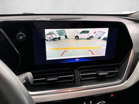 Used 2025 Chevrolet Trax LT w/ Driver Confidence Package FWD image 23
