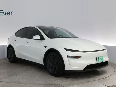 Used 2026 Tesla Model Y Long Range image 13