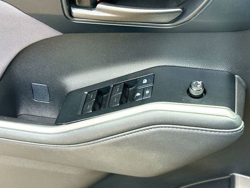 Used 2021 Toyota Highlander L FWD image 17