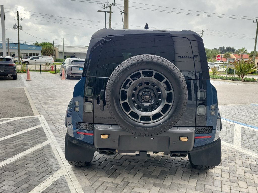 Used 2026 Land Rover Defender 110 OCTA AWD/4WD image 4