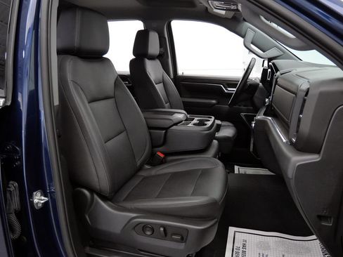 Used 2023 GMC Sierra 1500 SLT AWD/4WD image 16