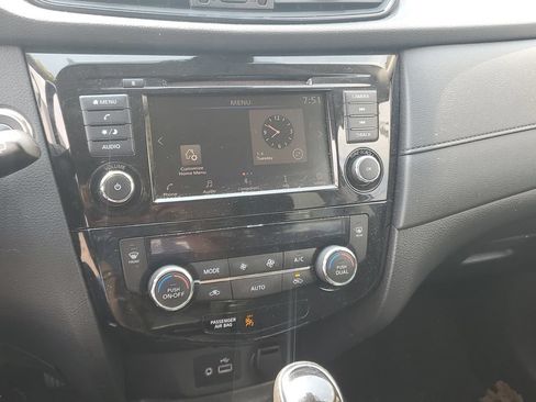 Used 2020 Nissan Rogue SV AWD/4WD image 14