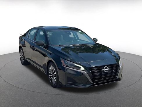 Used 2026 Nissan Altima 2.5 SV FWD image 3