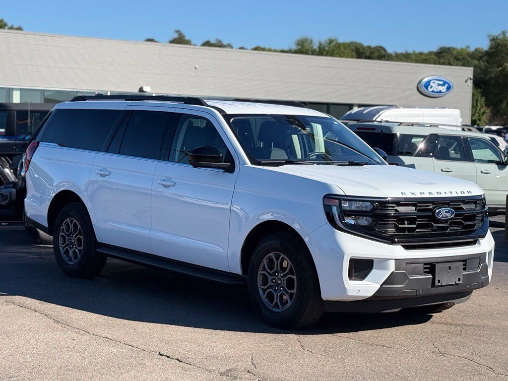 Used 2025 Ford Expedition Max Active AWD/4WD image 35