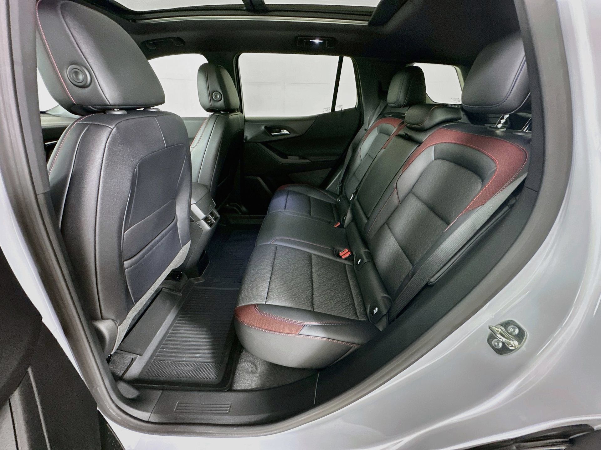 Used 2026 Chevrolet Equinox RS w/ Safety and Technology Package FWD image 26