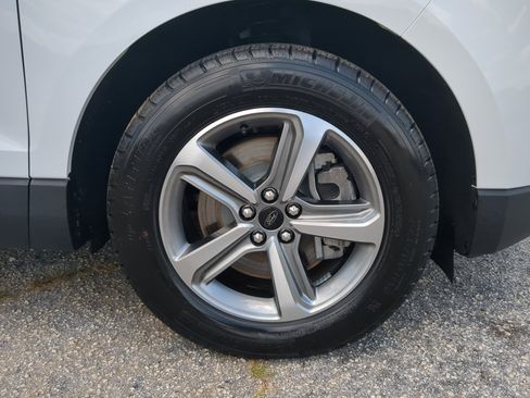 Certified 2024 Ford Edge SEL w/ Convenience Package AWD/4WD image 9