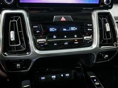 Used 2023 Kia Sorento SX image 26