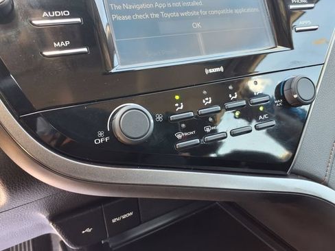Used 2020 Toyota Camry LE FWD image 30