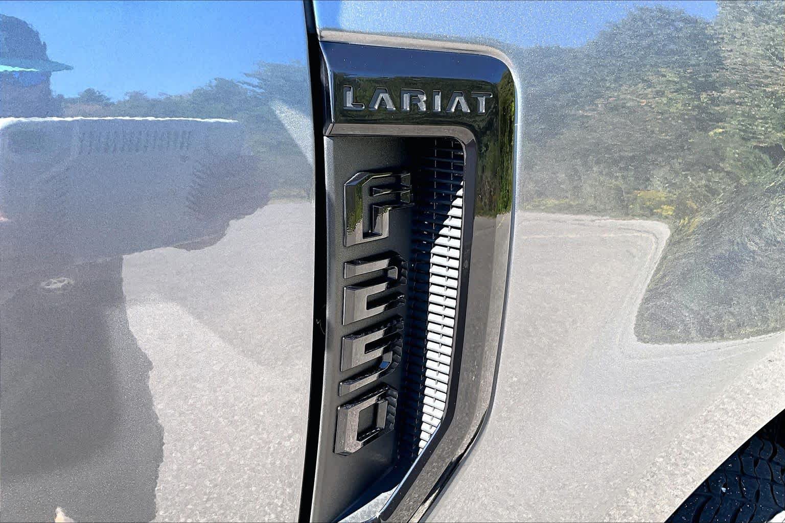 Used 2022 Ford F250 Lariat w/ Black Appearance Package AWD/4WD image 9