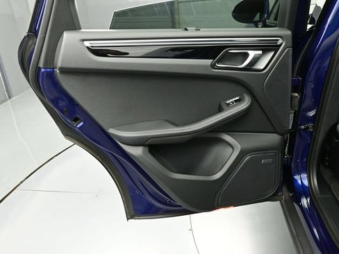 Certified 2022 Porsche Macan AWD/4WD image 22