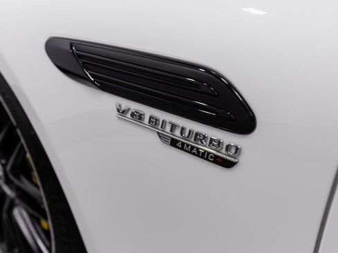 Used 2022 Mercedes-Benz SL 55 AMG 4MATIC w/ Driver Assistance Package image 40