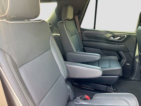 Used 2024 GMC Yukon SLT w/ SLT Luxury Package RWD image 28
