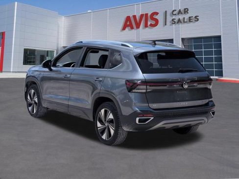 Used 2025 Volkswagen Taos SE AWD/4WD image 9