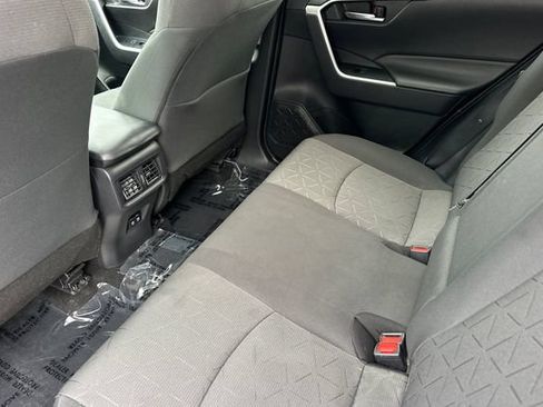 Used 2021 Toyota RAV4 XLE w/ Convenience Package FWD image 13