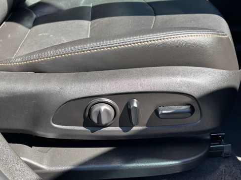 Used 2020 Chevrolet Equinox Premier AWD/4WD image 19
