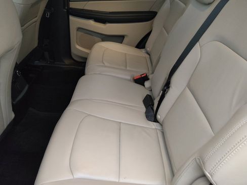 Used 2018 Ford Explorer XLT w/ Equipment Group 202A image 18