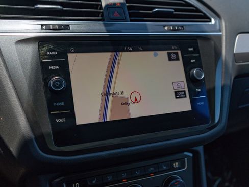 Used 2019 Volkswagen Tiguan SEL FWD image 18