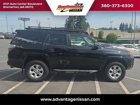 Used 2018 Toyota 4Runner SR5 AWD/4WD image 6