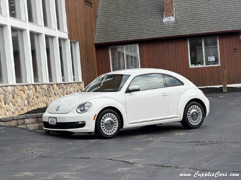 Used 2013 Volkswagen Beetle 2.5 FWD image 2