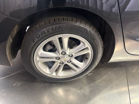 Used 2018 Chevrolet Cruze LT w/ Convenience Package FWD image 17