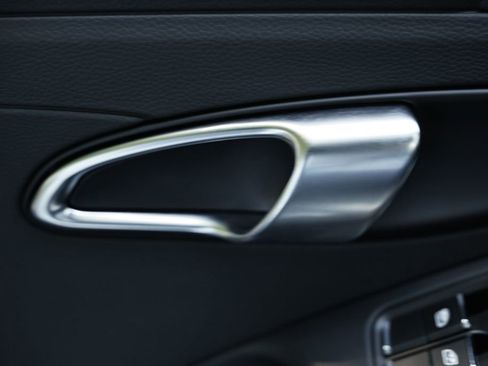 Used 2025 Porsche 718 Boxster S RWD image 18