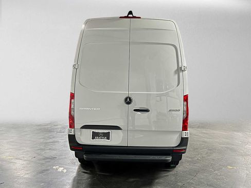 Used 2025 Mercedes-Benz Sprinter 2500 image 4