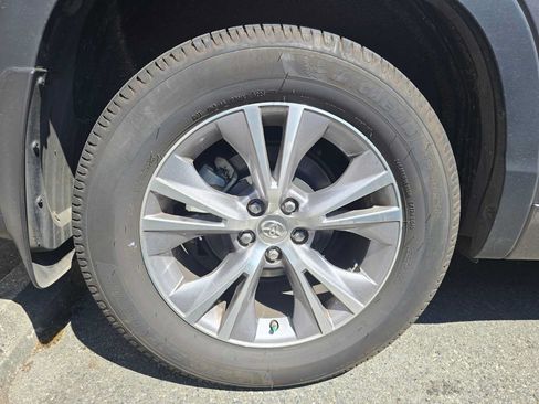 Used 2014 Toyota Highlander XLE AWD/4WD image 8