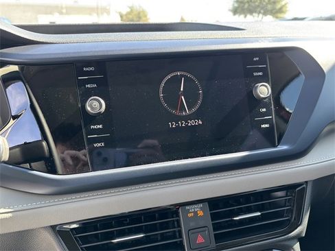 New 2024 Volkswagen Taos SE image 18