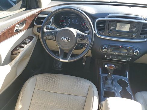 Used 2016 Kia Sorento EX image 11