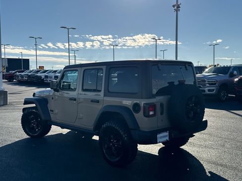 Used 2022 Jeep Wrangler Unlimited Willys image 5